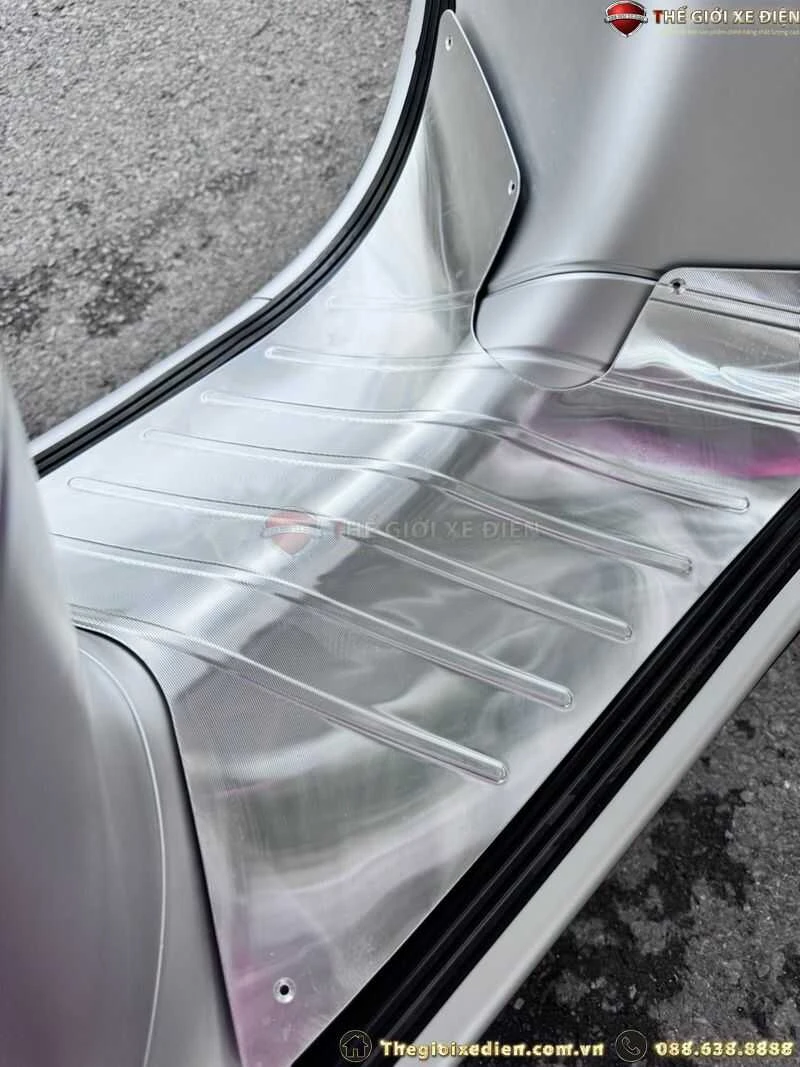 sàn để chân rộng rãi