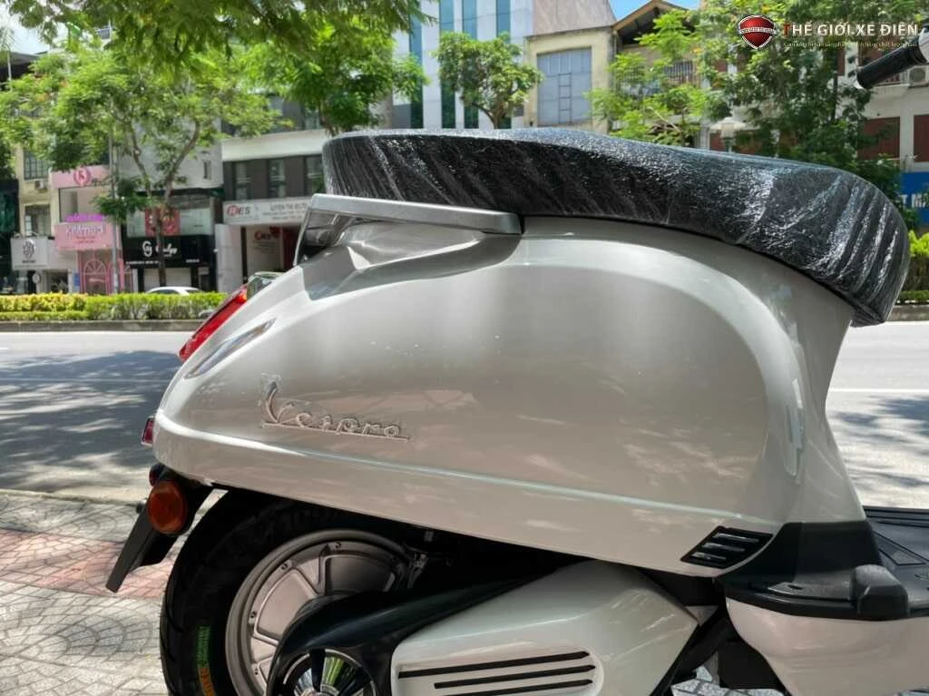 xe điện vespro việt thái có lớp sơn cao cấp