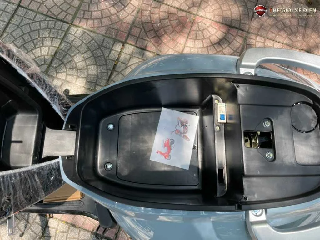 cốp xe máy điện vespro 2022