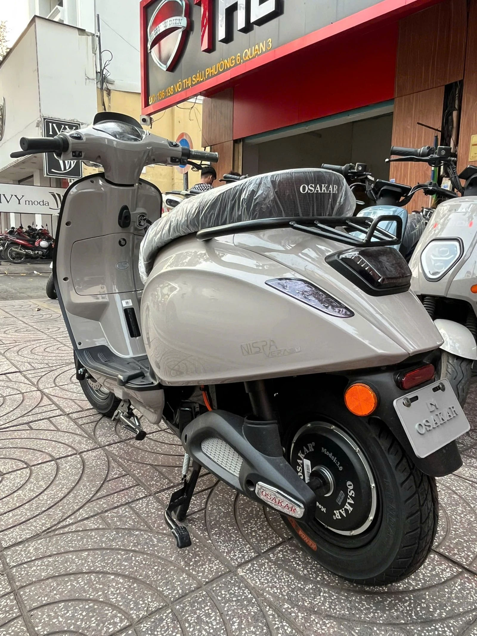 Cẩn thận khi sạc xe điện không tự ngắt và bình ngày càng nóng lên khi cắm điện? (nhân bản)